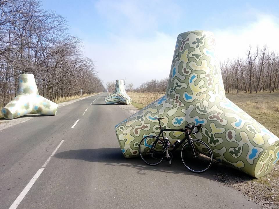 Чому тетрапод став оберегом Маріуполя та навіщо його образ втілюють у сріблі, шкірі та кераміці?