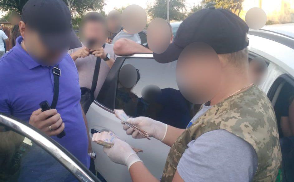 ДБР затримало начальника відділу Держприкордонслужби на хабарі у 71 тисячу гривень