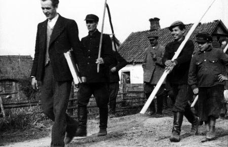 Навіщо радянська влада проводила українізацію на Галичині?