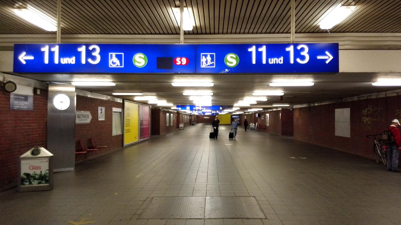 Застрягли на паспортному контролі: майже 50 українців не змогли вилетіти з Берліна