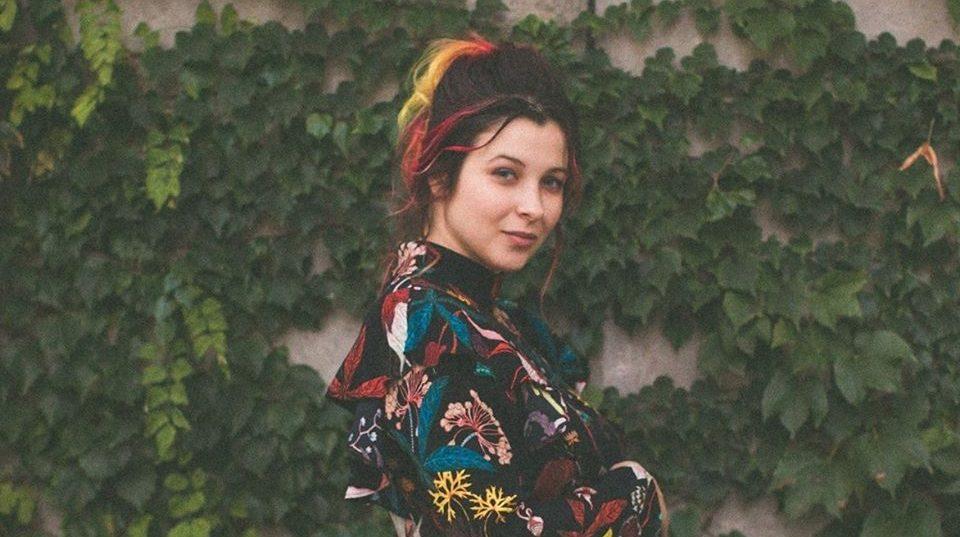 «У консульство взагалі марно дзвонити»: як українка шукала варіанти повернутися додому