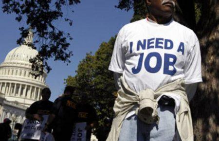 У США майже 3,3 мільйона людей безробітні через коронавірус — що буде з економікою країни?