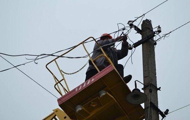В Україні через негоду знеструмило населені пункти у 5-ти областях