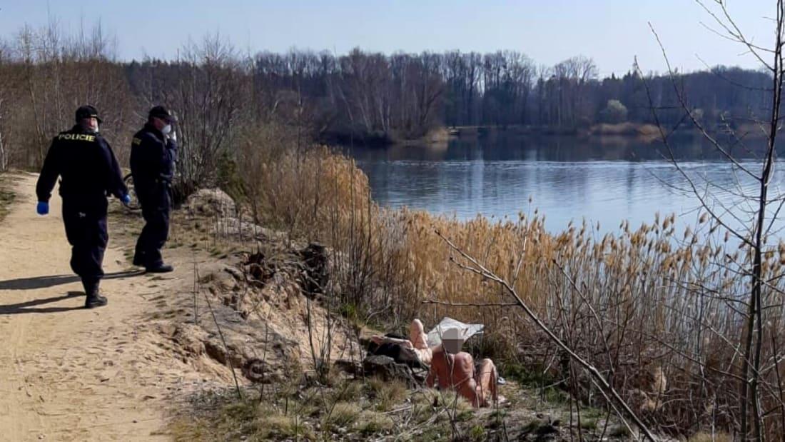 У Чехії поліція попросила нудистів одягнути маски