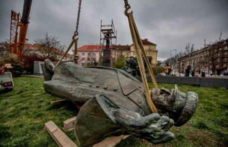 «Зв’язок з РФ змушує політиків діяти проти інтересів своїх громадян, а корупція вбиває»: розбираємо історію з рицином у Чехії