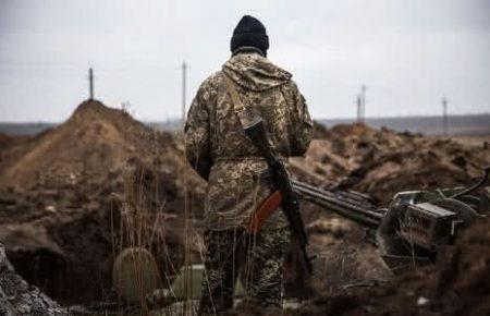 Поблизу Гнутового бойовики обстріляли позиції ООС: один український військовий поранений