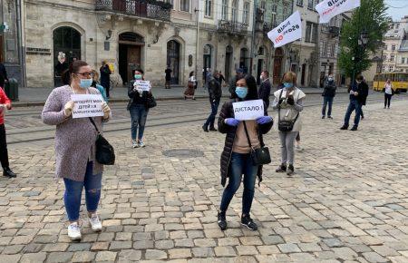 У Львові протестувальники вимагали «відновити конституційне право на працю»
