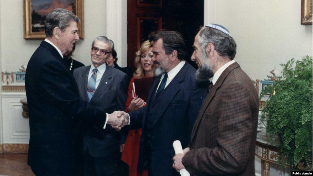 «Він уже раніше жив цінностями, якими ми зараз лише починаємо жити»: спогади онуки про правозахисника Миколу Руденка