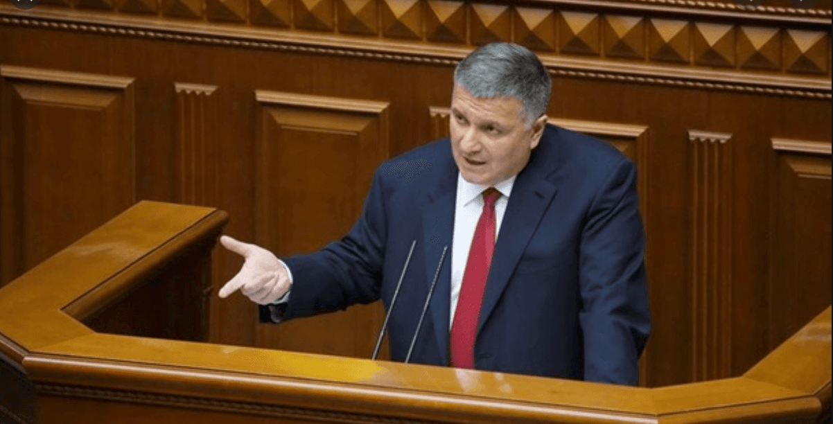 В кризисной ситуации нельзя размениваться на политические вещи — Шмыгаль об отставке Авакова