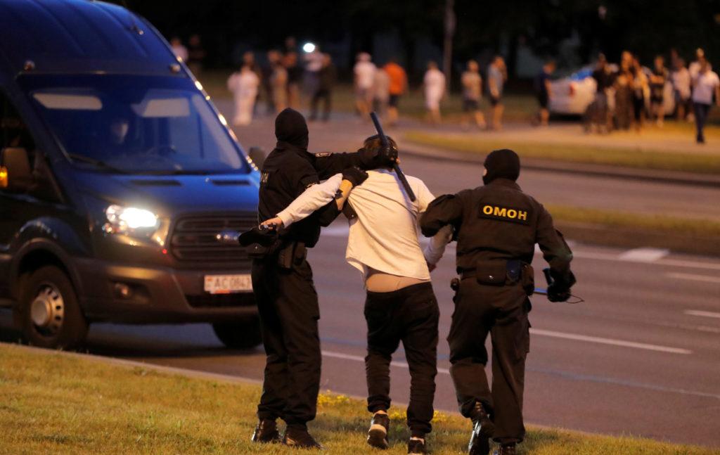 Хтось посміхався, а хтось просто лежав на підлозі і не міг ходити — волонтер Євген Васильєв про білорусів після тортур