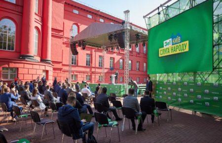 Не згадаю, яка ще політсила порушувала три різні заборони водночас — Магда про з’їзд «Слуги народу» в університеті Шевченка