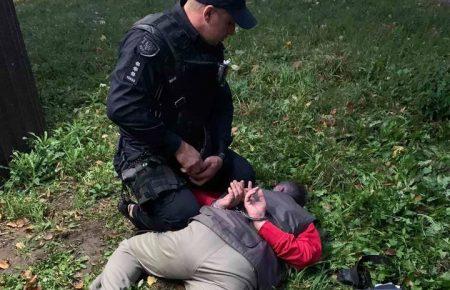 В Івано-Франківську чоловік з ножем вимагав, аби представники «Євросолідарності» припинили агітацію