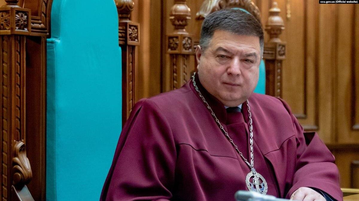 Держзрада та незаконне заволодіння землею у Криму: ДБР порушило кримінальну справу проти голови КС