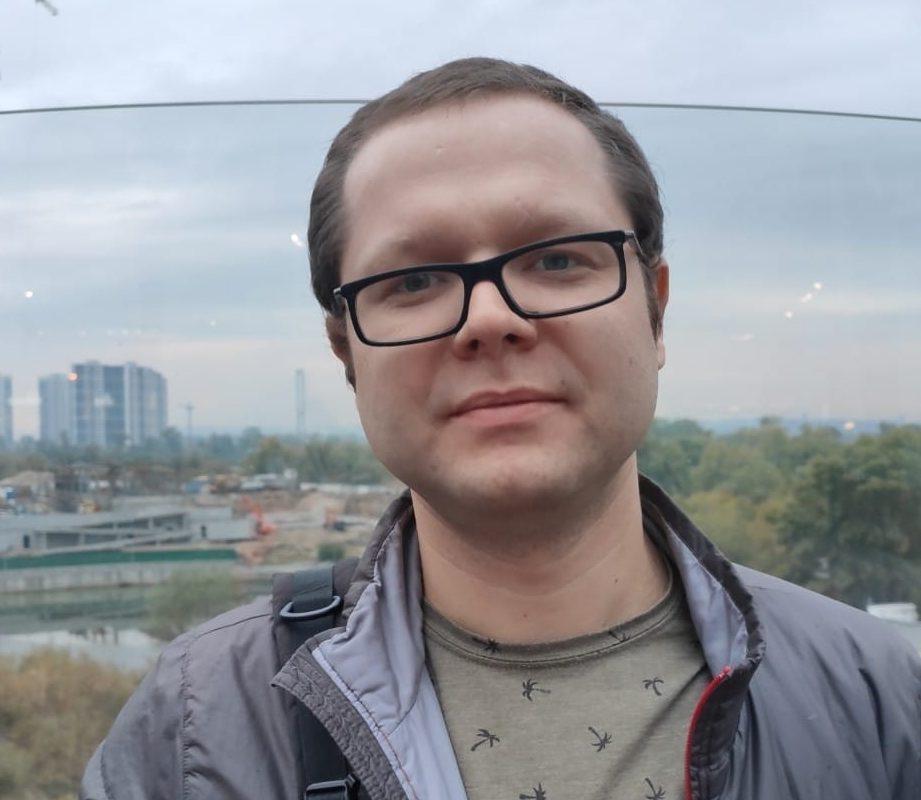 Львівські хіпі, ґудзики зі свастикою і Ленінград без літери «р»: про що доповідало КДБ у 80-х роках?