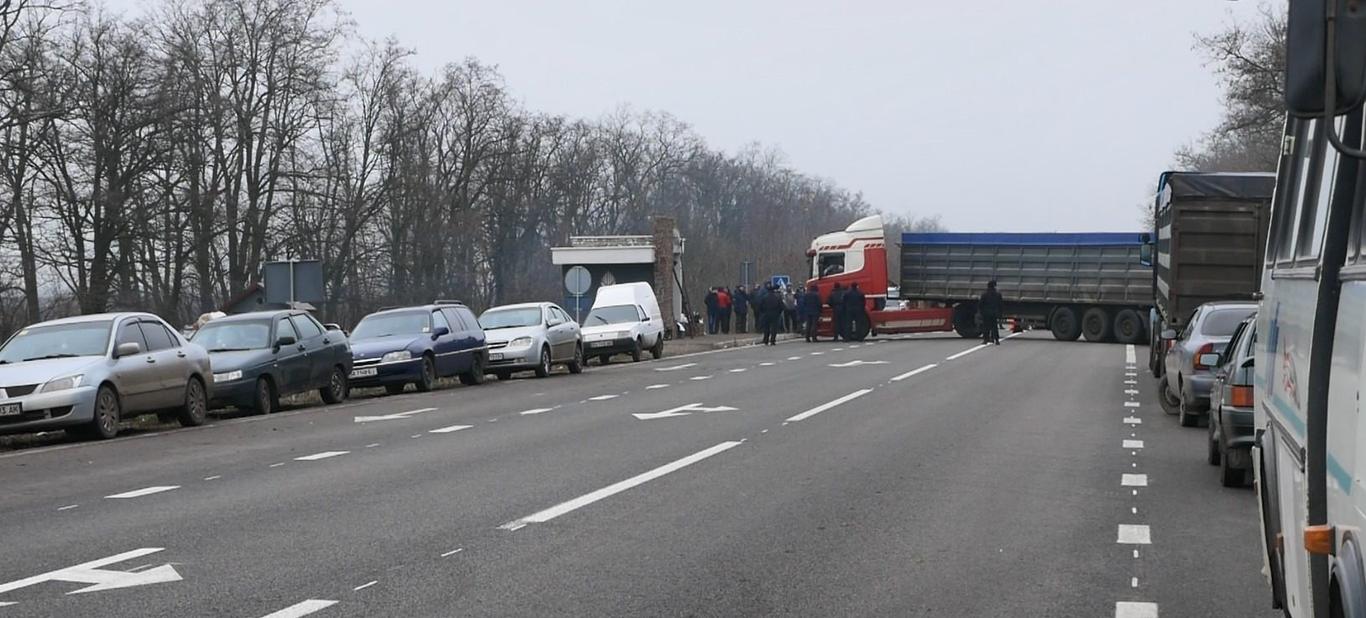 На Кіровоградщині працівники уранових копалень блокували трасу — вимагають виплату зарплатні