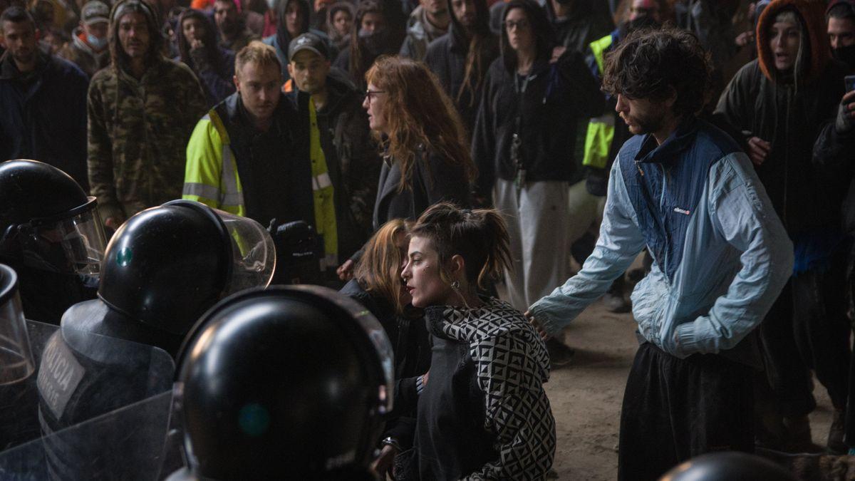 В Іспанії поліція зупинила багатолюдну новорічну вечірку, яка тривала 38 годин