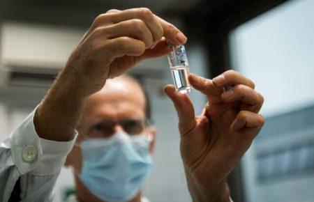 Российскую вакцину согласились закупить или бедные, или авторитарные страны — Любовь Цибульская