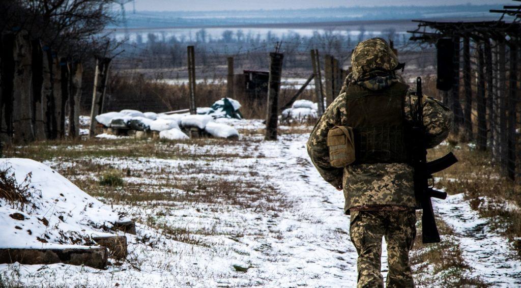 Унаслідок обстрілу бойовиків на Донбасі загинув український військовий