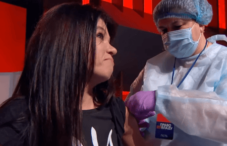 Степанов: Публічних осіб більше не вакцинуватимуть залишковими дозами вакцин