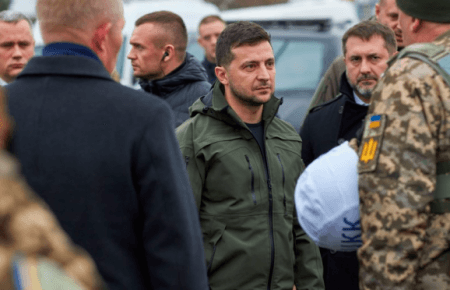 Зеленский начал рабочую поездку на Донбасс