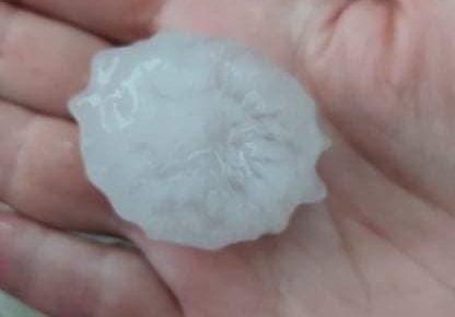 Під Києвом випав град розміром з перепелине яйце