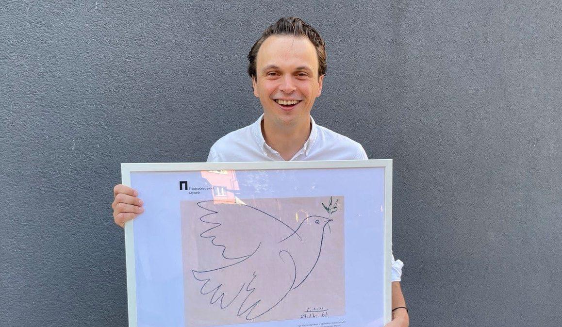 Сюрреалістична реальність — у селі, де розвалюються хати, може бути мистецтво на десятки мільйонів доларів — Микола Давидюк про музей в Пархомівці