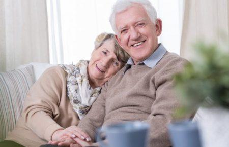 Фраза від бабусі «коли заміж?» — не про заміж, а більше про «що у твоєму житті?» — психологиня