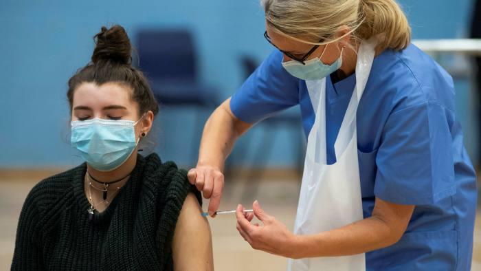 МОЗ рекомендує в окремих випадках вакцинувати дітей від 12 років