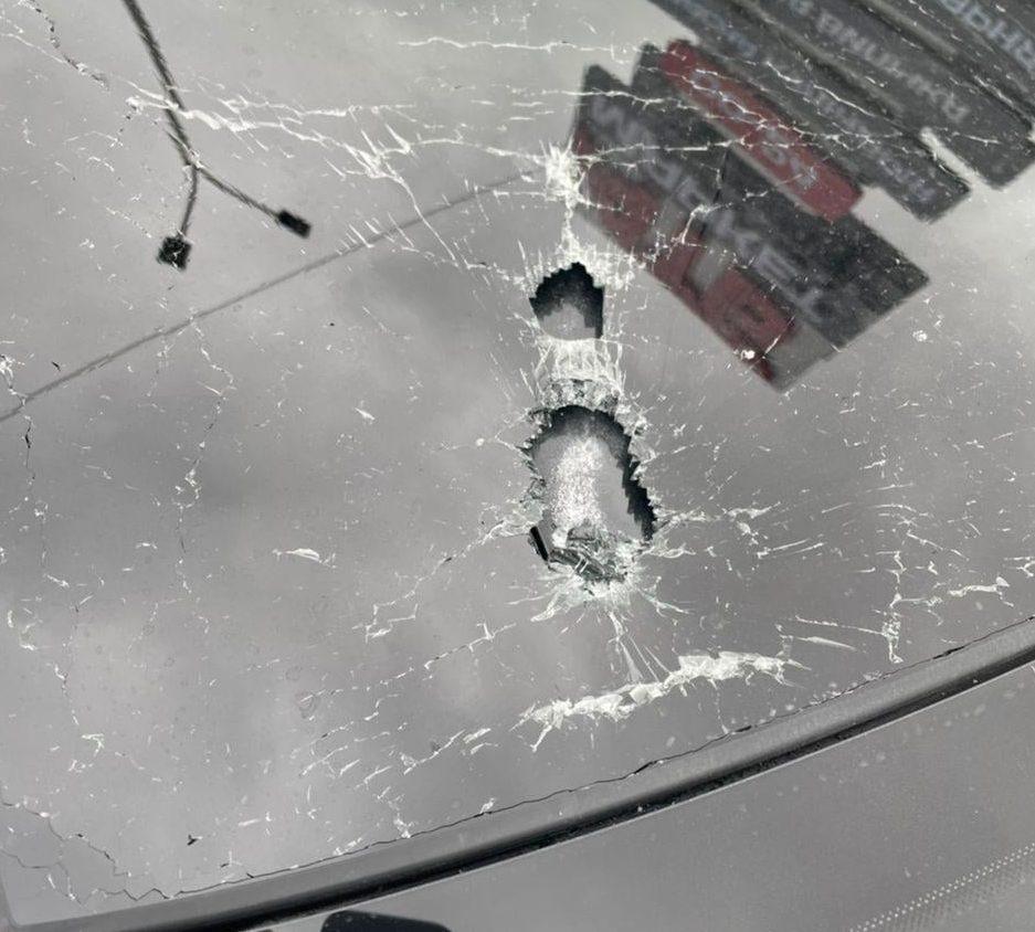 В машину Шефира попало более 10 пуль: полиция проводит спецоперацию