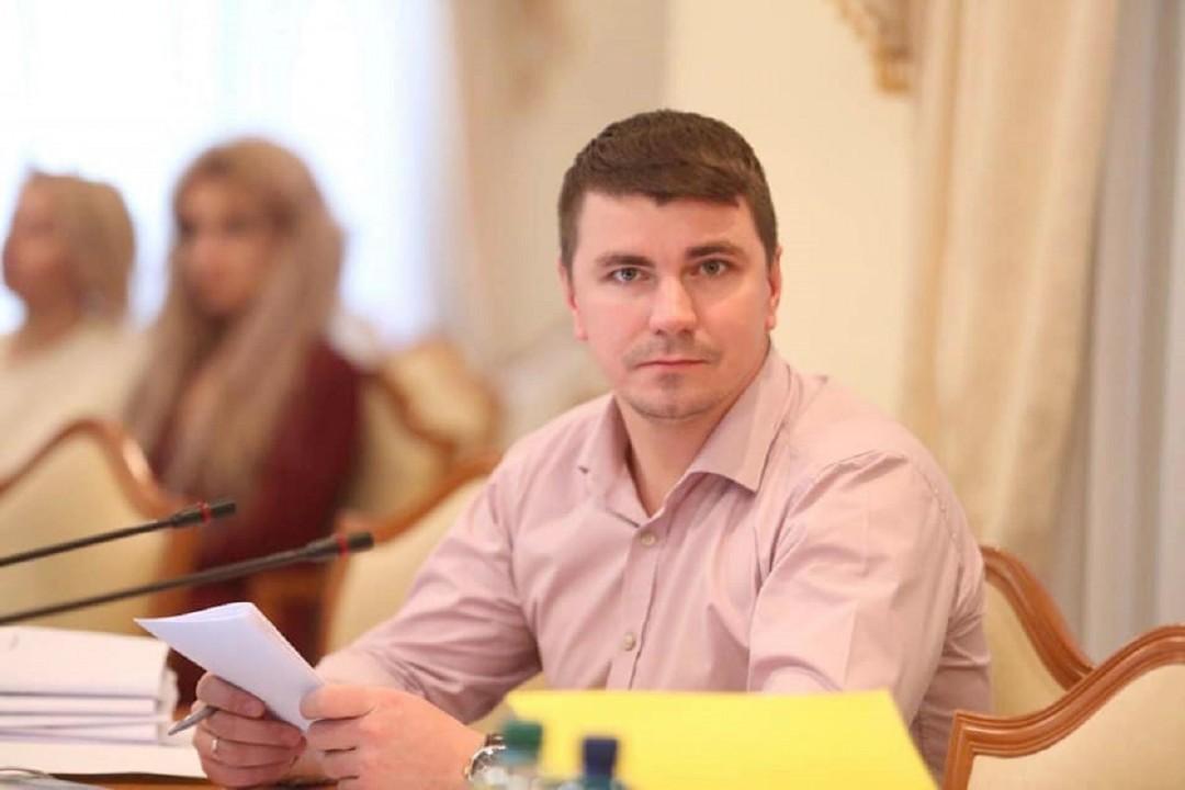 Смерть Полякова: патрульні виявили непритомного нардепа на задньому сидінні таксі, яке вночі зупинили за порушення ПДР