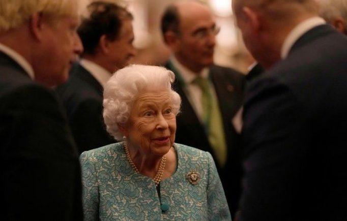 Модна фейкова тенденція РФ: «Королева Британії визнала Крим російським»