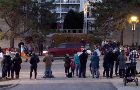 У США позашляховик в’їхав у різдвяний парад: є жертви