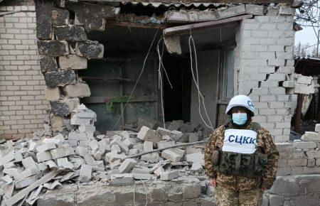 Бойовики обстріляли Новозванівку, цивільних евакуювали — СЦКК