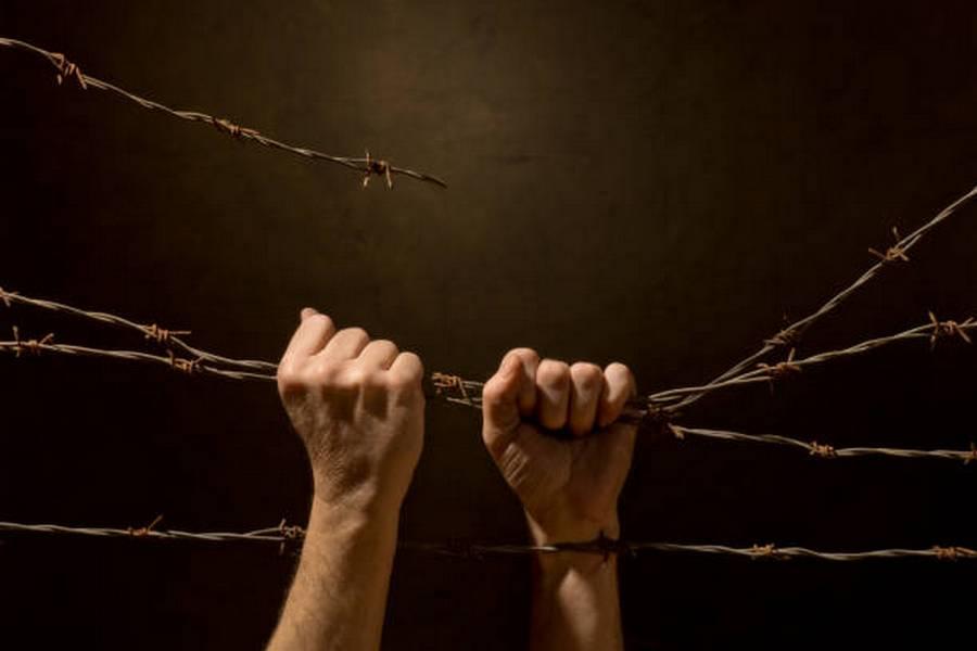 Чому не буває «нелегальних людей»? Пояснює правозахисник Максим Буткевич