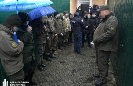 ДБР затримали працівника колонії: він вимагав гроші за «спокійне» відбування покарання