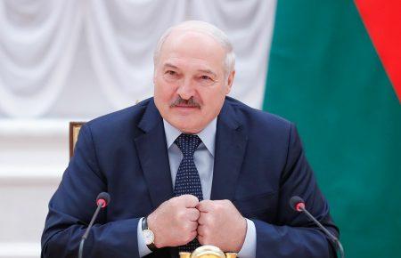 «Я попросив Путіна про літаки»: Лукашенко заявив, що Білорусь відправить до Казахстану своїх «миротворців»