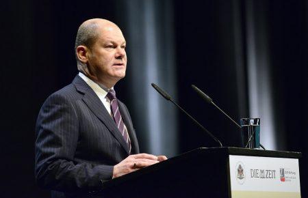 Рішення про вторгнення в Україну Путін ухвалив за рік до нього — Канцлер Німеччини Шольц