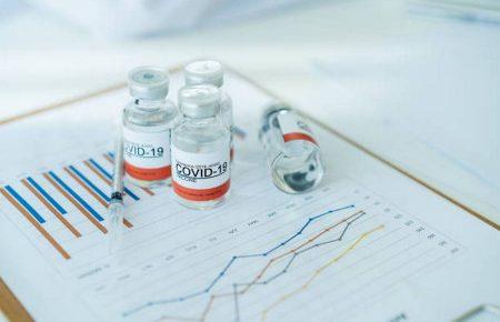 Бустерна доза вакцини від COVID-19 — не для «усіх охочих»