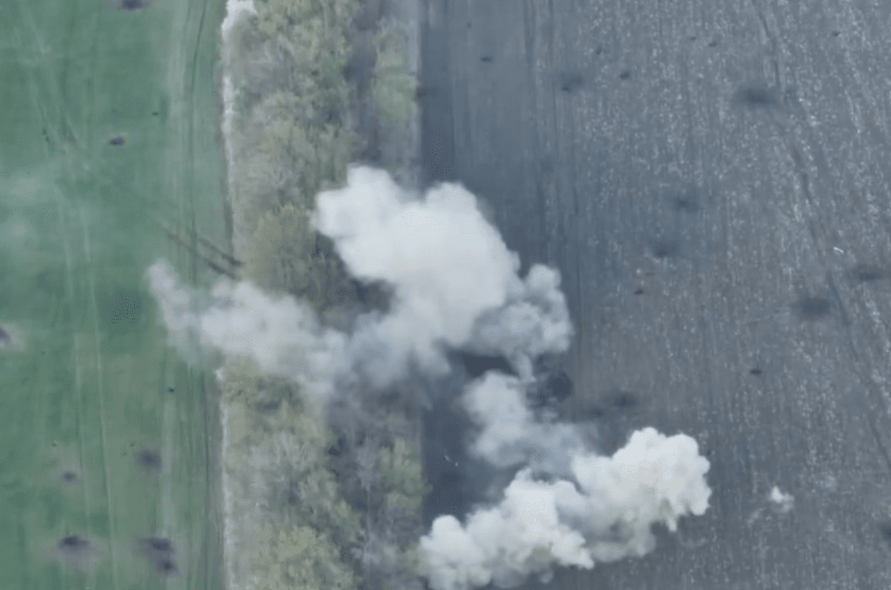 ВСУ опубликовали видео уничтожения танков и БМП противника