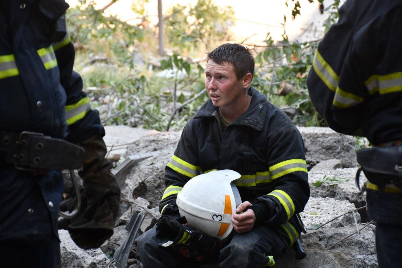 Ракетний обстріл багатоповерхівки у Миколаєві: з-під завалів дістали ще одне тіло, наразі відомо про 6 загиблих