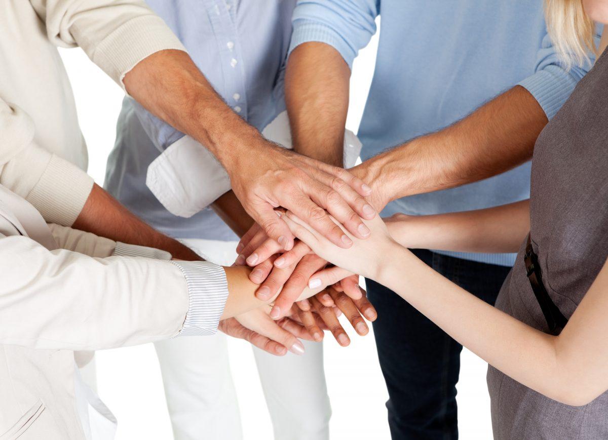 Ми не займалися гуманітарною допомогою, але знайшли як допомогти українським містам — Майкл Дракмен