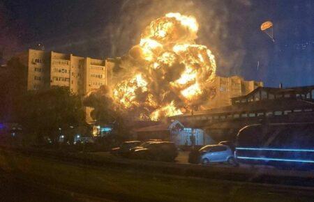 В российском Ейске военный самолет упал на жилой дом (видео)