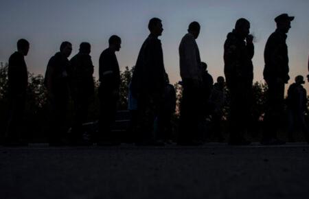 Один парень в плену стирал татуировки кирпичами, чтобы его перестали бить — участник авиапрорыва на Азовсталь