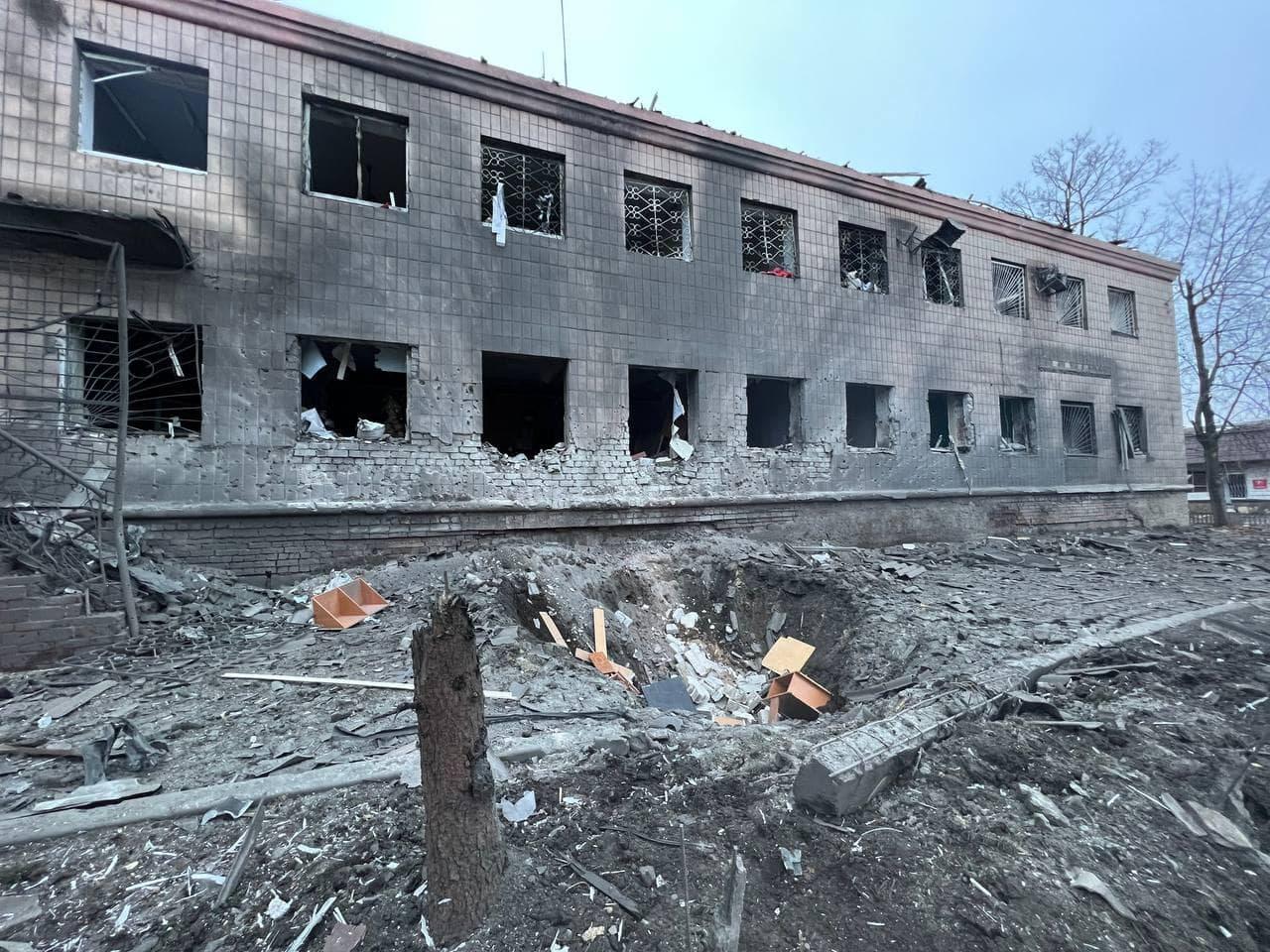 Окупанти завдали ракетної атаки по відділку поліції у Лимані на Донеччині (ФОТО)