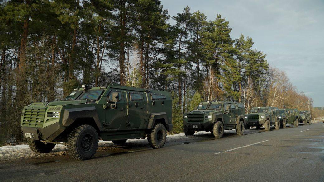 Українські прикордонники отримали броньовики Roshel від Канади (ФОТО)