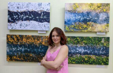 «Він прожив яскраве життя, а зараз його роботи допомагають» — дружина загиблого на фронті фотографа Дениса Кривого