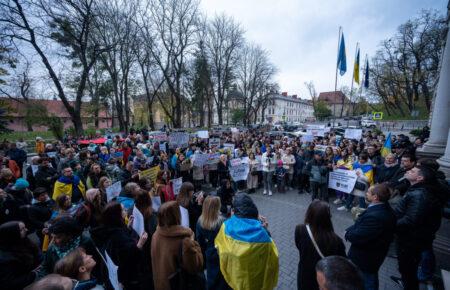 «Спочатку дрони — потім стадіони»: у Львові громадськість домоглася збільшення фінансування ЗСУ