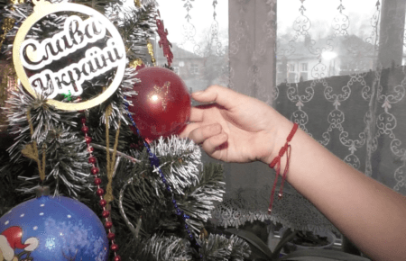 У Дергачах родина зберігає «сімейний скарб» — ялинкові іграшки знищеного Куп'янського заводу