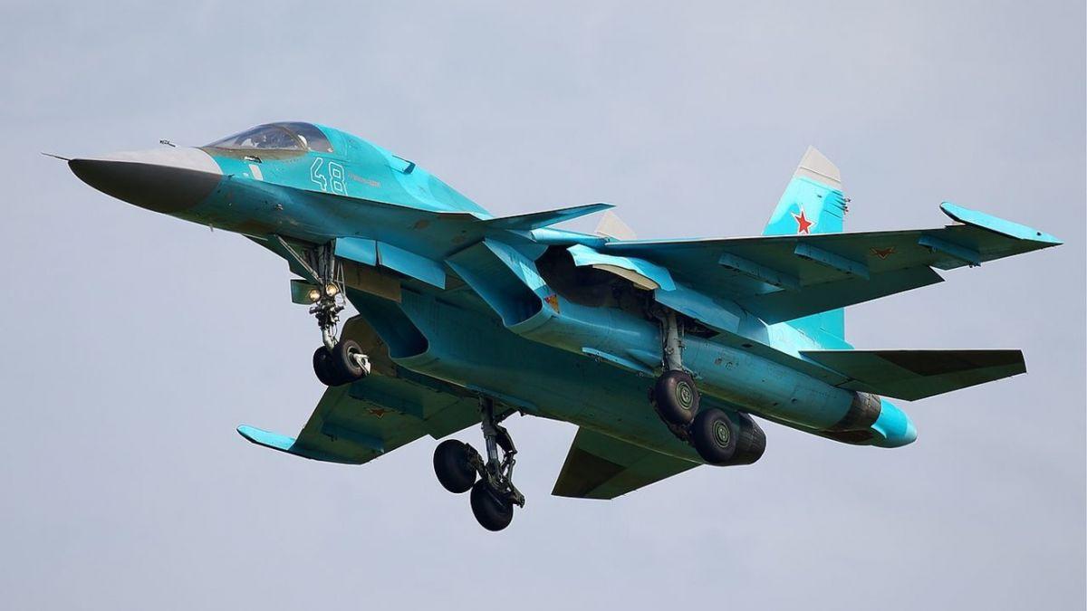 Палає і падає: Олещук показав збитий на Маріупольському напрямку Су-34 (ВІДЕО)