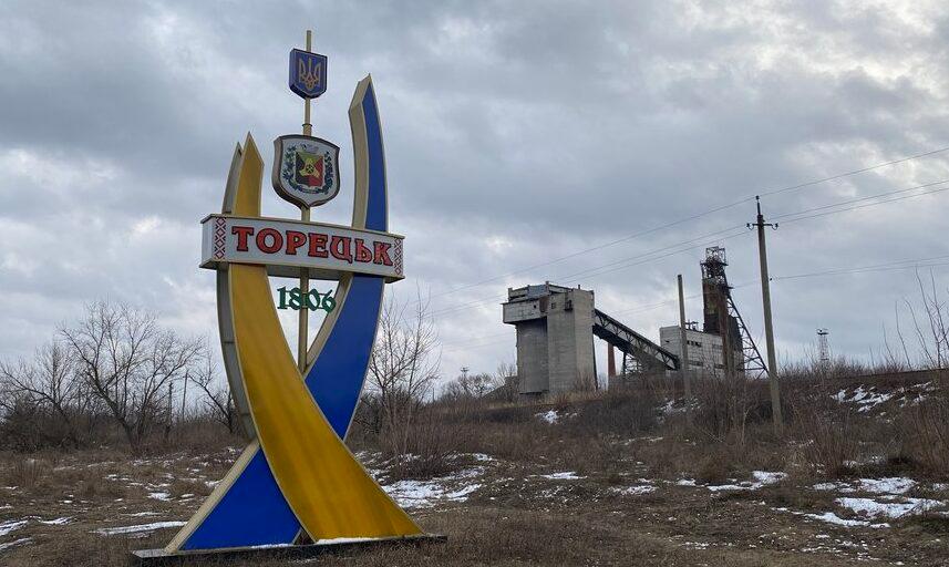 Російські окупанти обстріляли з артилерії житлову забудову у Торецьку на Донеччині